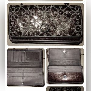 Brighton Valencia Large Clutch Wallet. Its beautiful clutch wallet.almost new